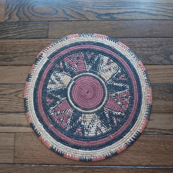 Hand Wooven shallow tribal basket - Picture 2 of 6